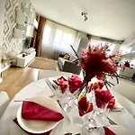Mio Apartments Silver